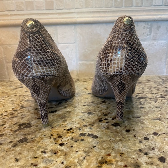 Michael Kors Leather Heels size 9 - Picture 4 of 6